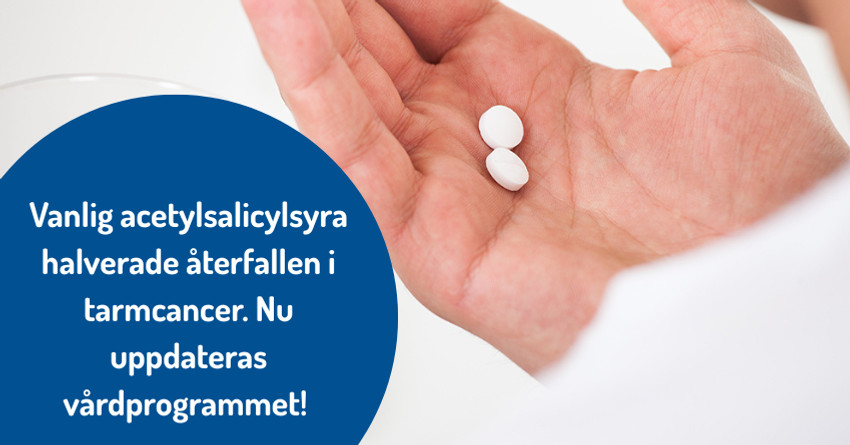 Montage med foto på hand som håller två tabletter och en cirkel med texten "Vanlig acetylsalicylsyra halverade återfallen i tarmcancer. Nu uppdateras vårdprogrammet".