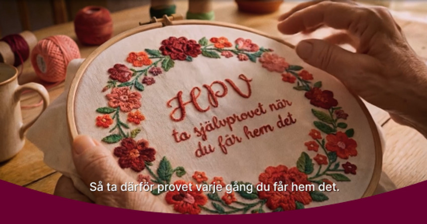 Ett broderi med blommor och text om HPV