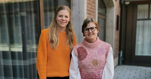 Emma Granlund Hjelm och Görel Ingner står utomhus och tittar in i kameran.